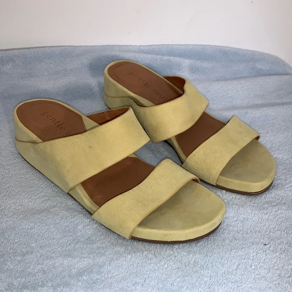 Women’s sandals by Kenneth Cole, gentle souls collection brand new